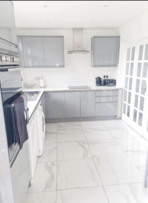 3 Bedroom House London